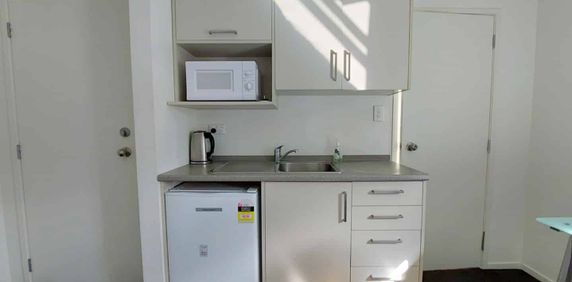 Furnished Studio Room in Hillcrest - Photo 2