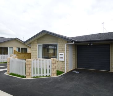 Townhouse in Dinsdale!! - Photo 1