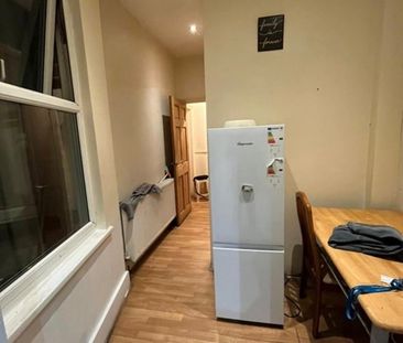 Room in a Shared House, Mostyn Avenue, HA9 - Photo 2