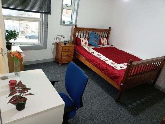 1 bedroom Flat To Let - Photo 1