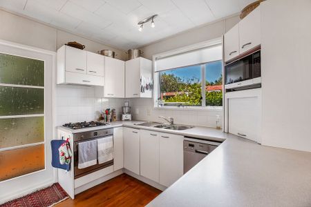 Quiet stand-alone unit with garage and fenced yard - Photo 2