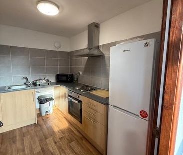 1 bedroom in a flat share to rent - Photo 5