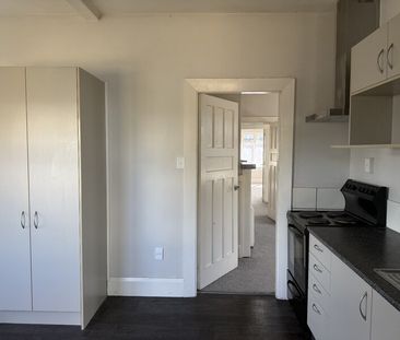 Addington – Spacious 4 bedroom renovated home, Suit family or group! - Photo 6