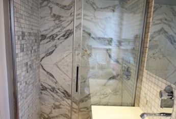 Aventino-S.Saba: Brand new 3 Bedroom, 3 bath, spacious triple living-dining room, modern kitchen, large balconies. Air conditioning, alarm, lots of natural light, located on quiet tree lined street walking distance to all services, metro, FAO. Ref 2057