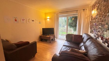 5 bedroom semi-detached house to rent - Photo 2