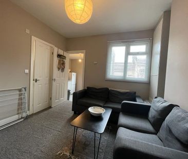 3 bedroom apartment to rent - Photo 2