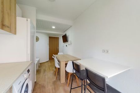 Carrer Rodrigo de Pertegàs, Valencia, Valencian Community 46023 - Photo 4