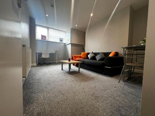 2 bedroom end of terrace house to rent - Photo 1