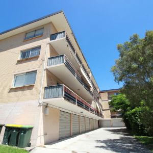 TWO BEDROOM UNIT IN THE HEART OF TOOWONG - Photo 3
