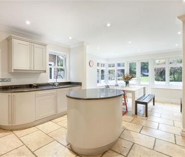 4 bedroom semi-detached house to rent - Photo 5