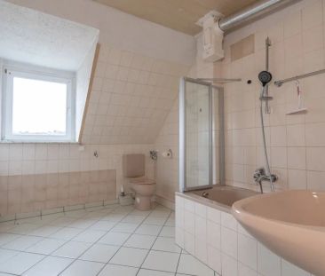 Ca. 51 m² große 2-Zimmer-Dachgeschosswohnung mit Tageslichtbad in H... - Photo 1