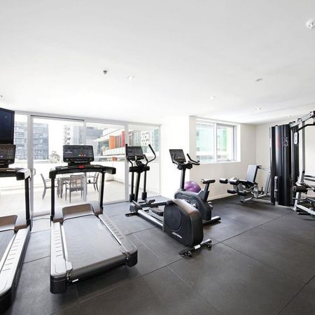 Luxury South Yarra Living - One Bedroom with A Huge Balcony - Photo 3