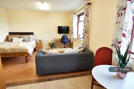 Studio to rent - Photo 5