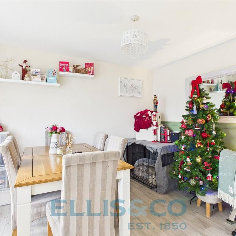 3 bedroom semi-detached house to rent - Photo 1