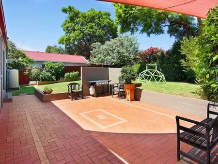 ***CENTRAL WEST TAMWORTH - Large Family Home - Photo 4