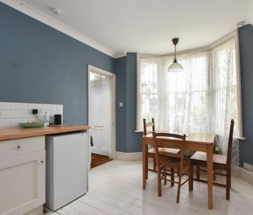 2 bedroom end of terrace house to rent - Photo 4