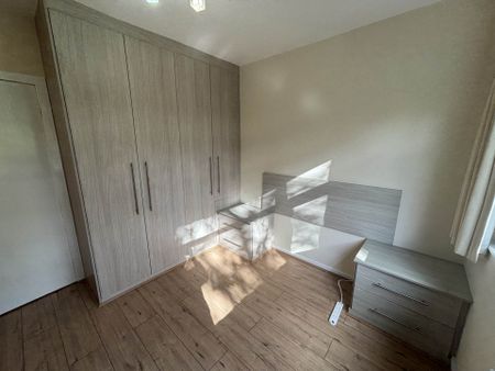 Hilltop Court, Manchester - Photo 2