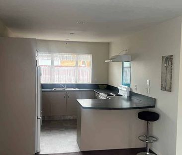 Spacious Home - Photo 2