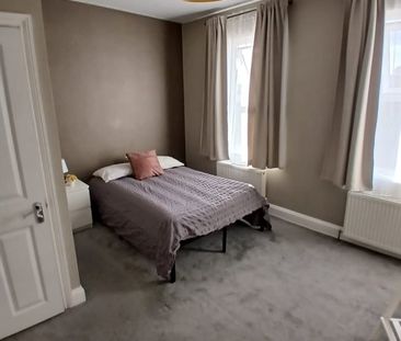 Room in a Shared House, Elm Road, CR7 - Photo 2