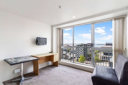 2 bedroom apartment with views - Photo 2