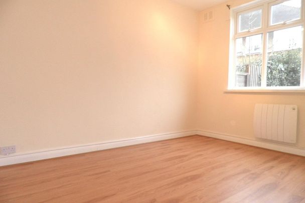 Oakleigh Road North - Photo 1