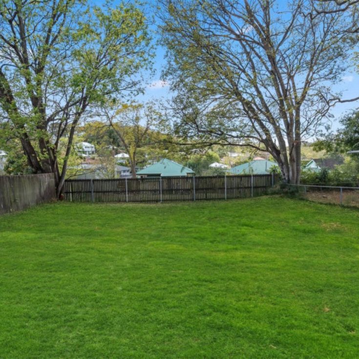 668 Cavendish Road, Holland Park QLD 4121 - House For Rent | Domain - Photo 1