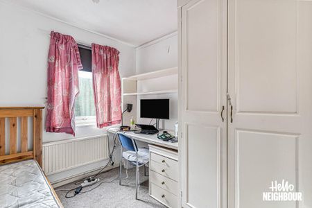 4 bedroom end of terrace house to rent - Photo 2