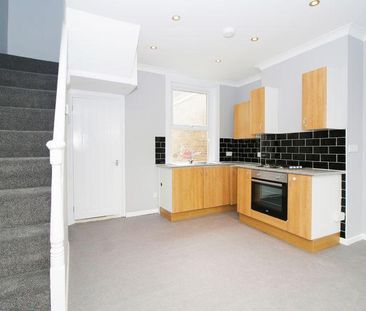 3 bedroom terraced house to rent - Photo 6