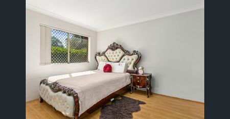 Sophisticated and spacious apartment a walk from ameneties - Photo 5