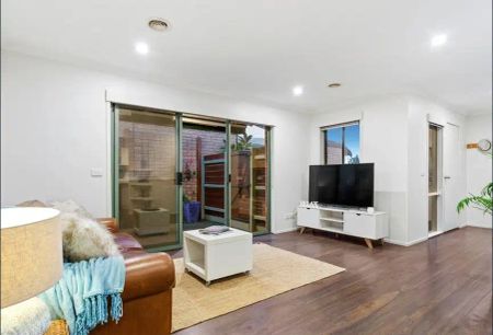 “Charming 3-Bedroom Family Home!” - Photo 2