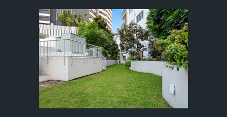 Furnished One-Bedroom Apartment with Balcony & Natural Light! - Photo 2