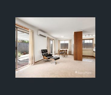 Charming Beachside Family Home - Photo 1