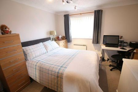 2 bedroom terraced house to rent - Photo 2