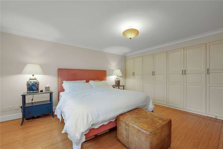 A well presented five bedroom family home set in a quiet cul-de-sac in Cobham. - Photo 3