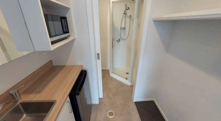 RENT REBATED FOR 4 WEEKS - Location and Convenience in the CBD - Photo 5