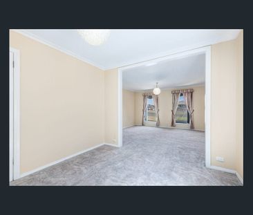 Spacious Home with Flexible Layout - Photo 4