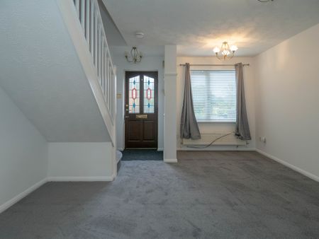 2 bedroom mid terrace to let - Photo 3