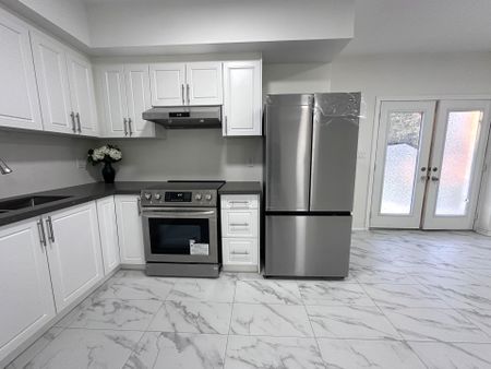 For Lease - 2287 Lozenby Street, Innisfil, Ontario - Photo 2