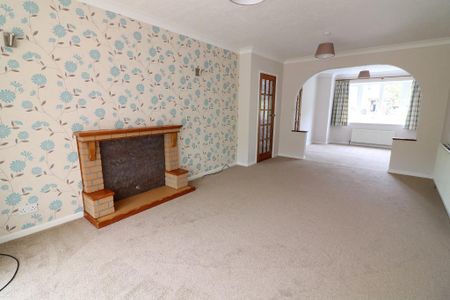 3 Bedroom Semi-Detached To Rent - Photo 4