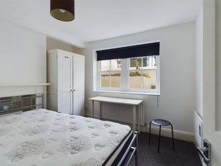 5 bedroom terraced house to rent - Photo 2