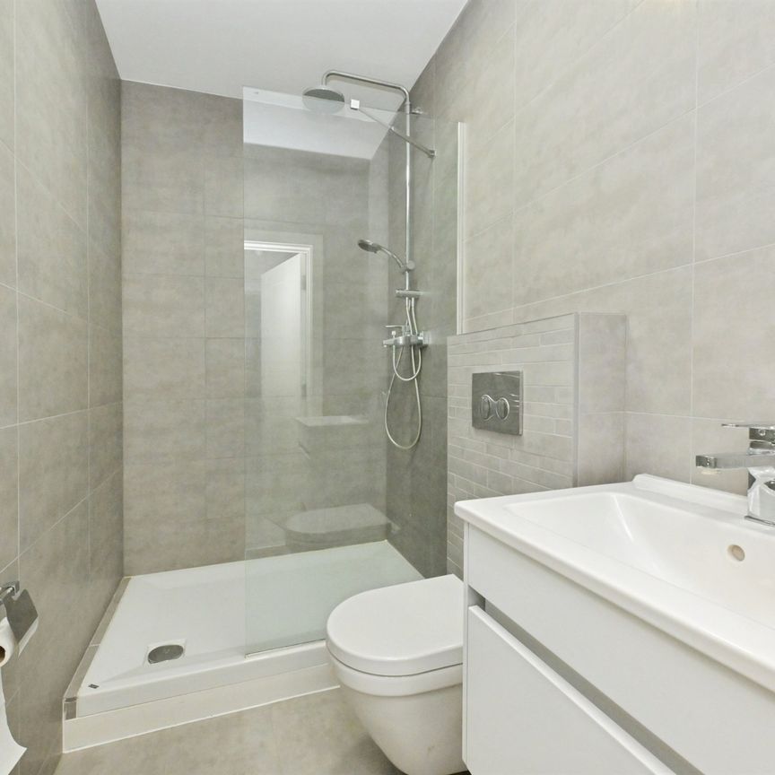 Turners Hill, Waltham Cross, Cheshunt - Photo 1