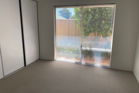 Low maintenance & ducted aircon! - Photo 3