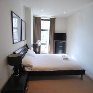 2 bedroom flat in London - Photo 2