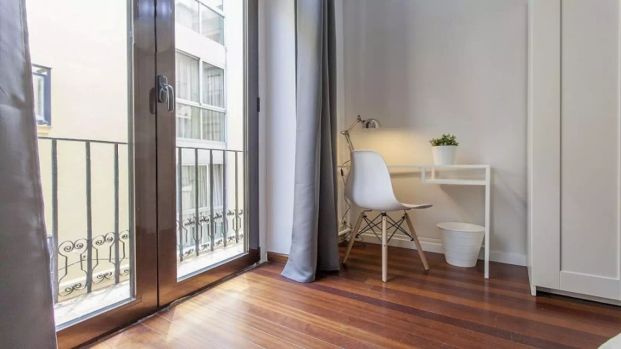 Room in a shared 14-bedroom apartment for rent in La Seu, professionals only - Photo 1