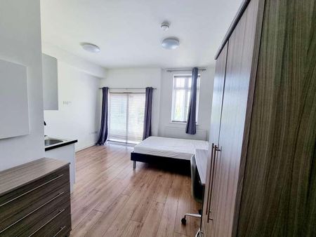Burnside Road Studio Chadwell Heath, RM8 - Photo 2