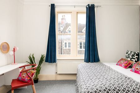 2 Bed Flat, Manilla Road, BS8 - Photo 4