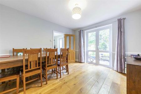 Sunnyside Road, TW11, London - Photo 3