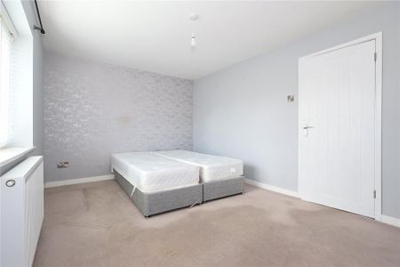 4 bedroom link detached house to rent - Photo 3