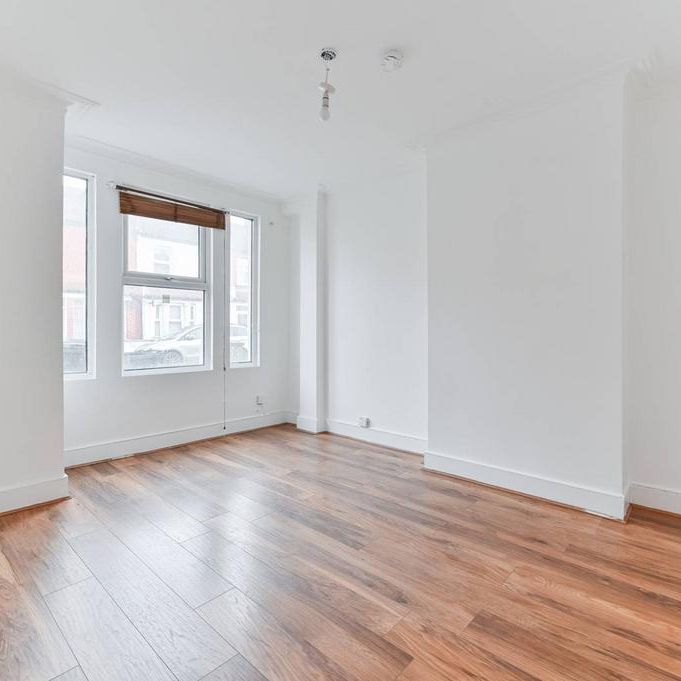 4 bedroom terraced house to rent - Photo 1