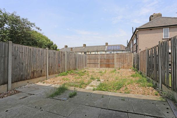 Price £1,850 pcm - Available Now - Part Furnished - Photo 1